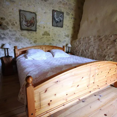 Rustic Castle In Bon Encontre With Terrace Saint-Caprais-de-Lerm
