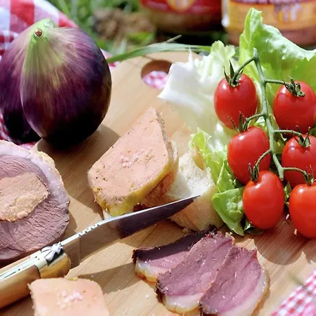 Cozy House In Lot With Pool And Terrace Saint-Caprais-de-Lerm