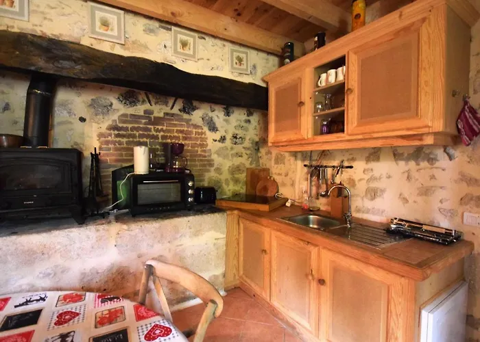 Cozy House In Lot With Pool And Terrace بيت للعطل Saint-Caprais-de-Lerm