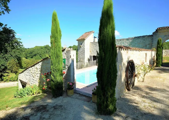 Cozy House In Lot With Pool And Terrace