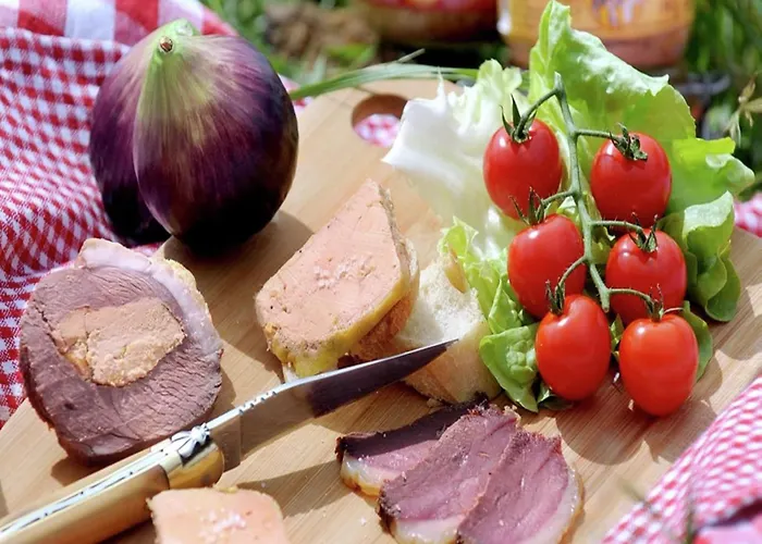 Cozy House In Lot With Pool And Terrace Saint-Caprais-de-Lerm