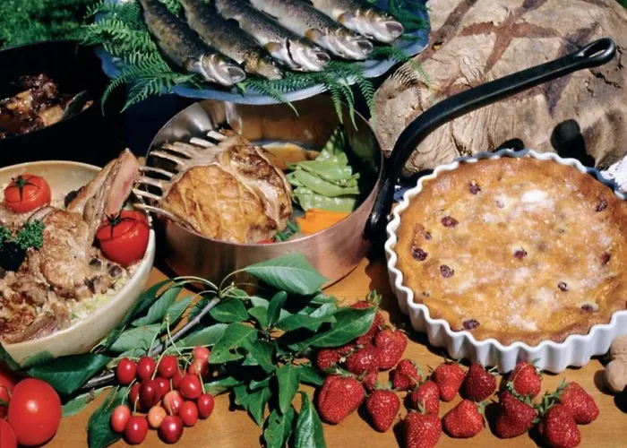 Cozy House In Lot With Pool And Terrace بيت للعطل *